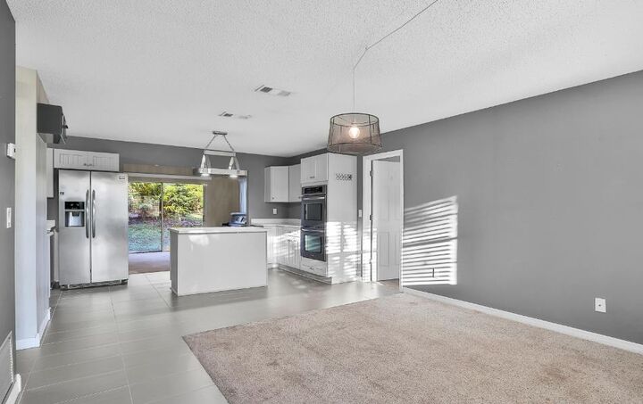 Property Photo: 716 Medina Ct FL 32086
