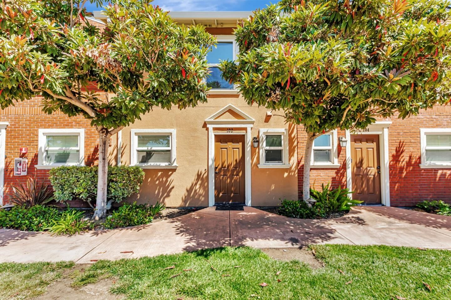 Property Photo: 865 Carlisle Way 103 CA 94087