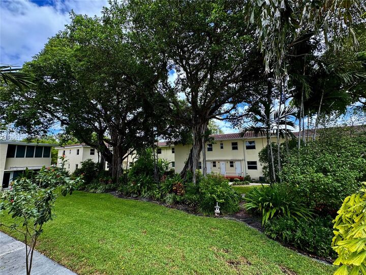 Property Photo: 726 NE 92nd St 12L FL 33138