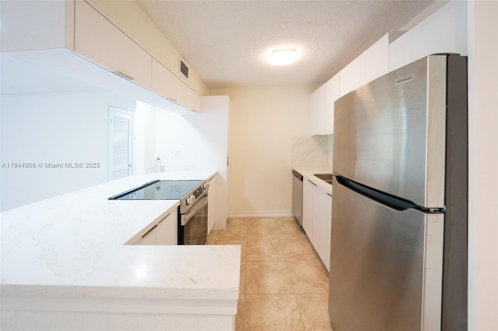 Property Photo:  7208 Fairway Dr I6  FL 33014 