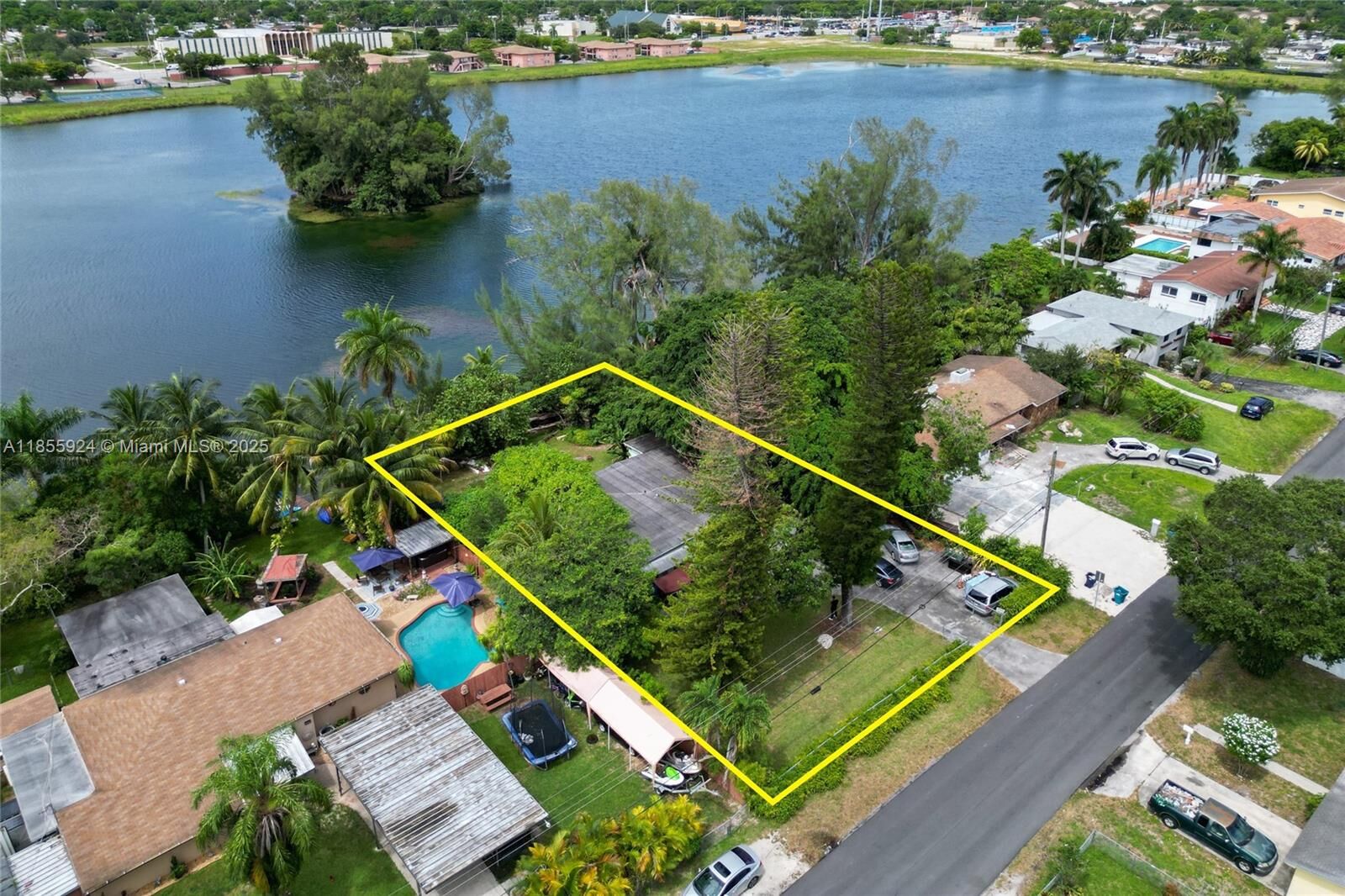 Property Photo:  1915 NW 115th St  FL 33167 