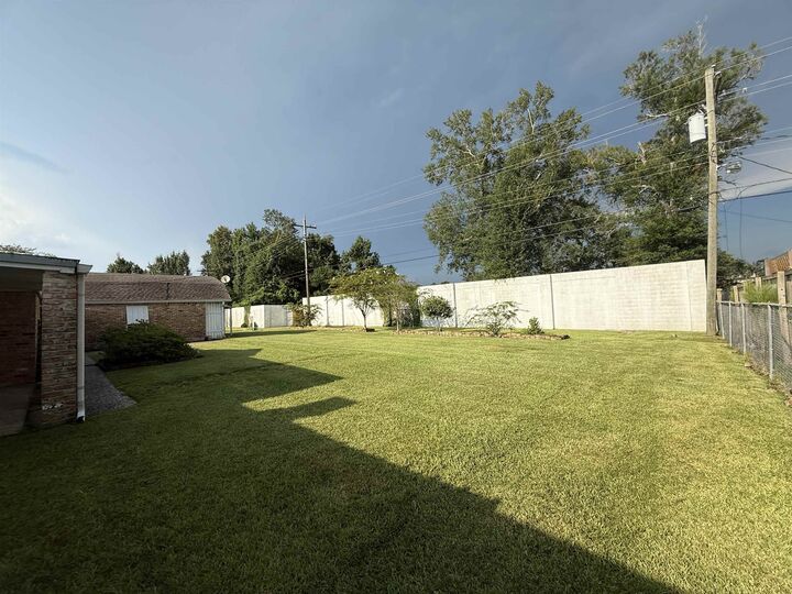 Property Photo: 305 Neel TX 77657