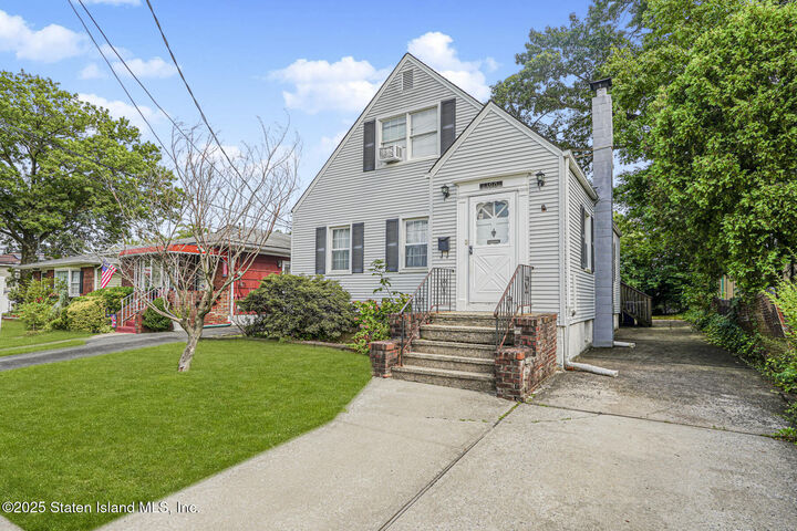 Property Photo: 190 Oakdale Street NY 10308