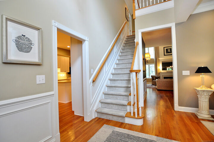 Property Photo: 11 Templeton Court 11 CT 06001