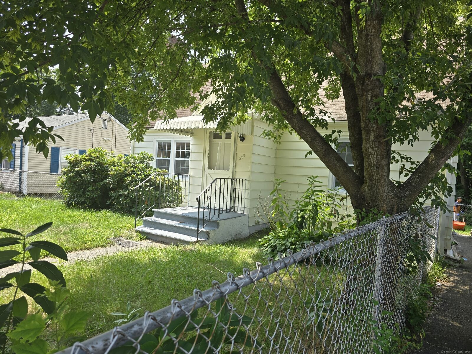 Property Photo:  389 Hillside Avenue  CT 06106 