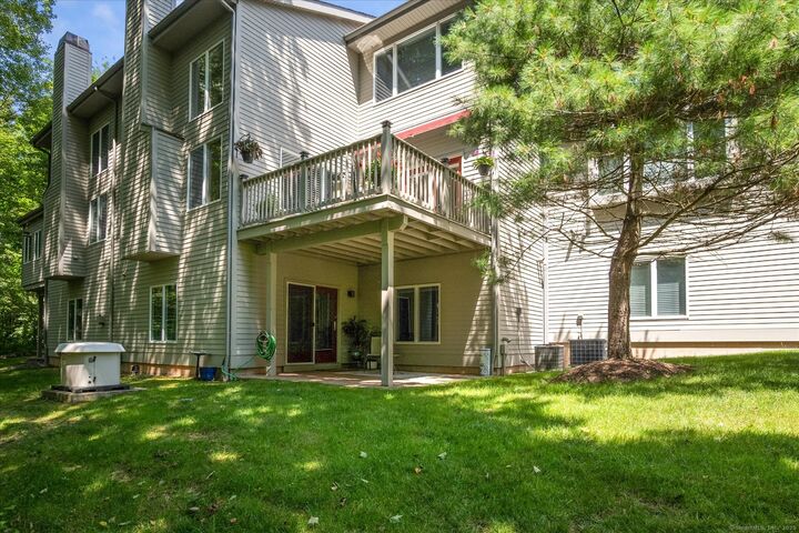Property Photo: 2 Templeton Court 2 CT 06001