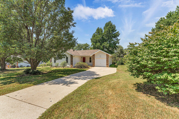 Property Photo:  605 Daniel Lane  MO 65781 