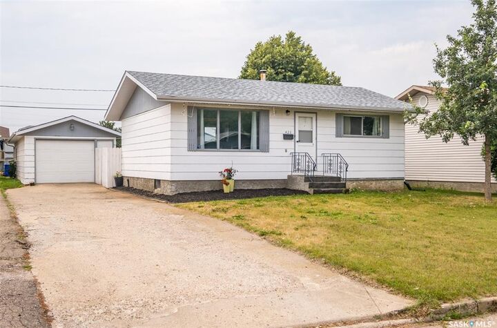 425 30th Street E  Prince Albert SK S6V 1Z5 photo