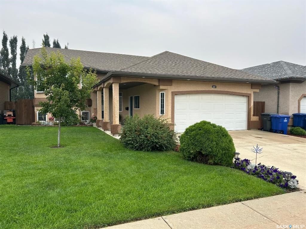 Property Photo:  430 Brooklyn Crescent  SK S0K 0A1 