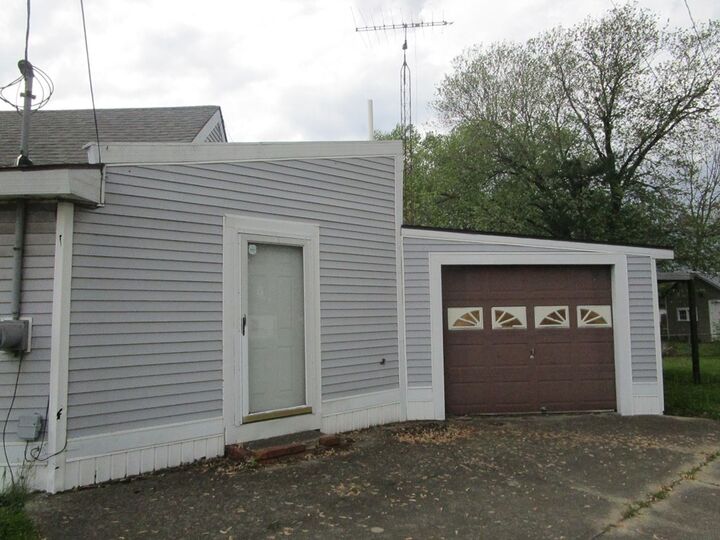 Property Photo:  923 Jefferson Street  OH 45601 