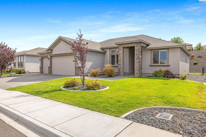 Property Photo: 3359 Village Pkwy WA 99354