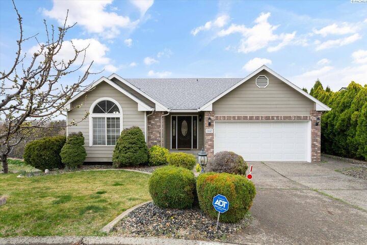 Property Photo:  1937 Mountain View Drive  WA 99350 