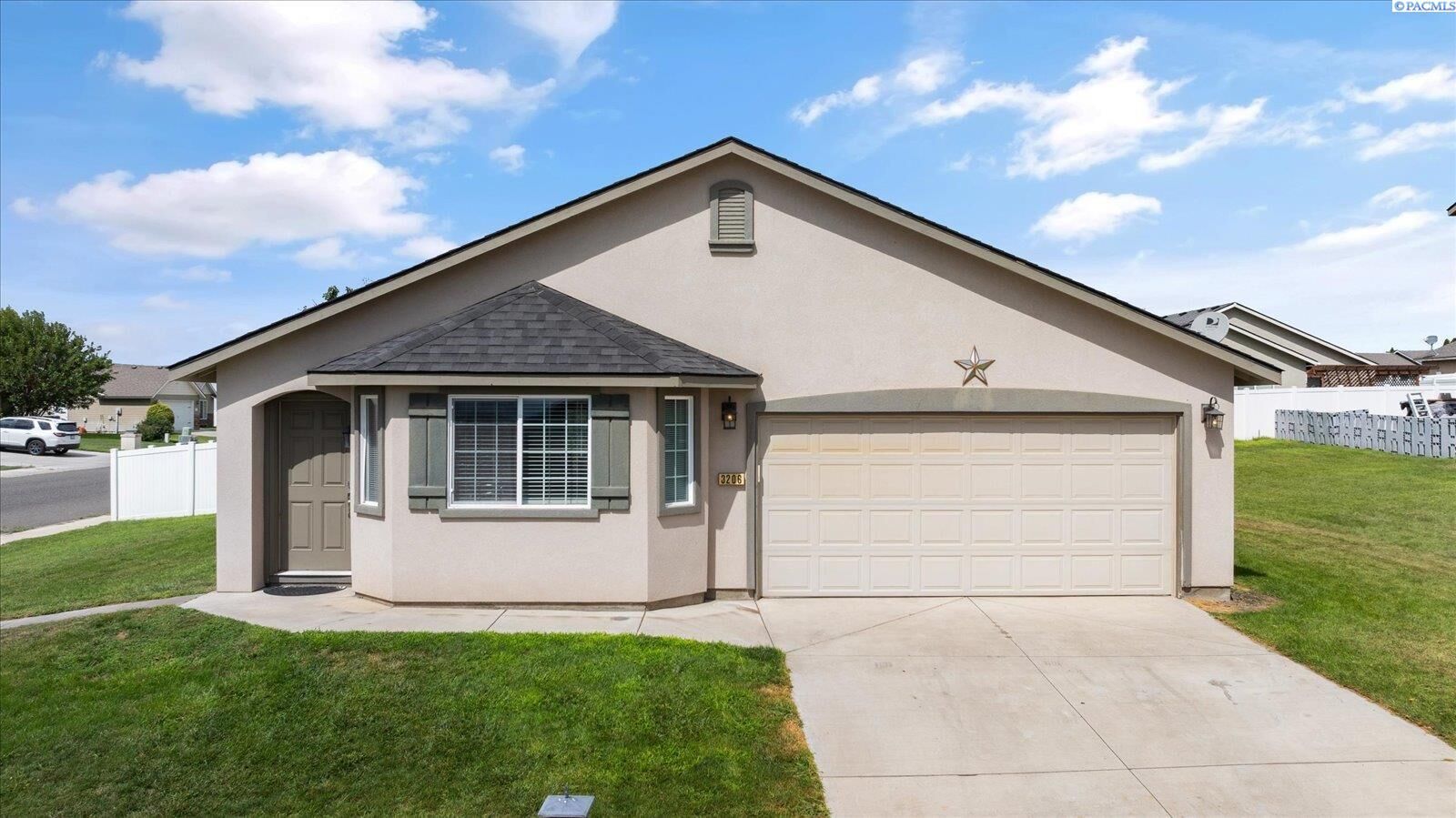 Property Photo:  3206 Calder Ln  WA 99301 