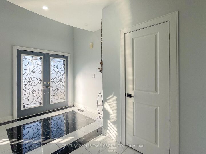Property Photo:  69 Greenwood Road  ON L4A 0N8 