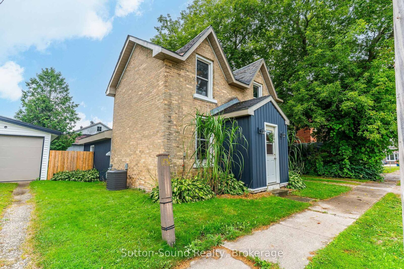 Property Photo:  17 Crawford Street  ON N0H 1G0 