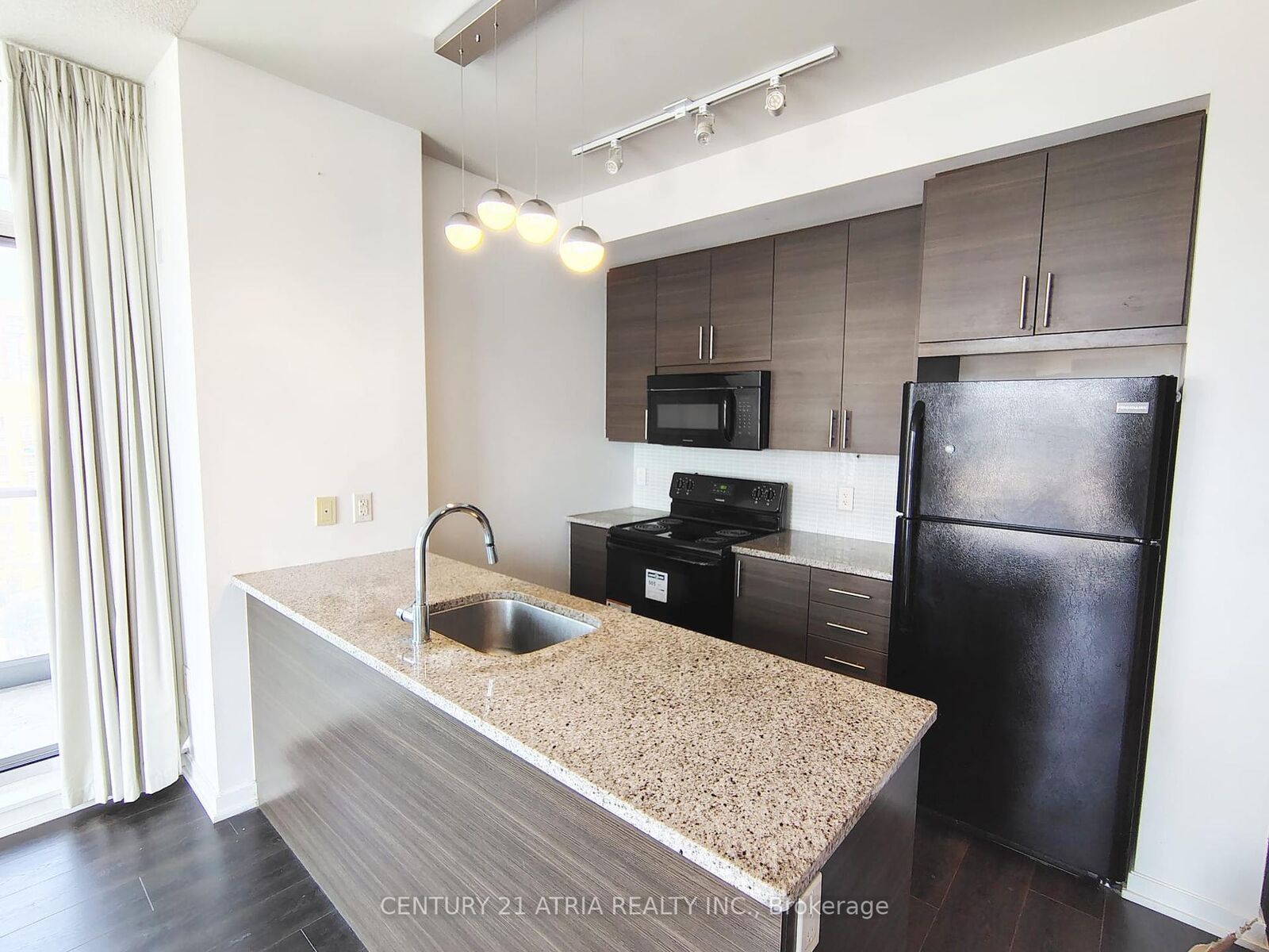 Property Photo: 70 Forest Manor Road 712 ON M2J 0A9
