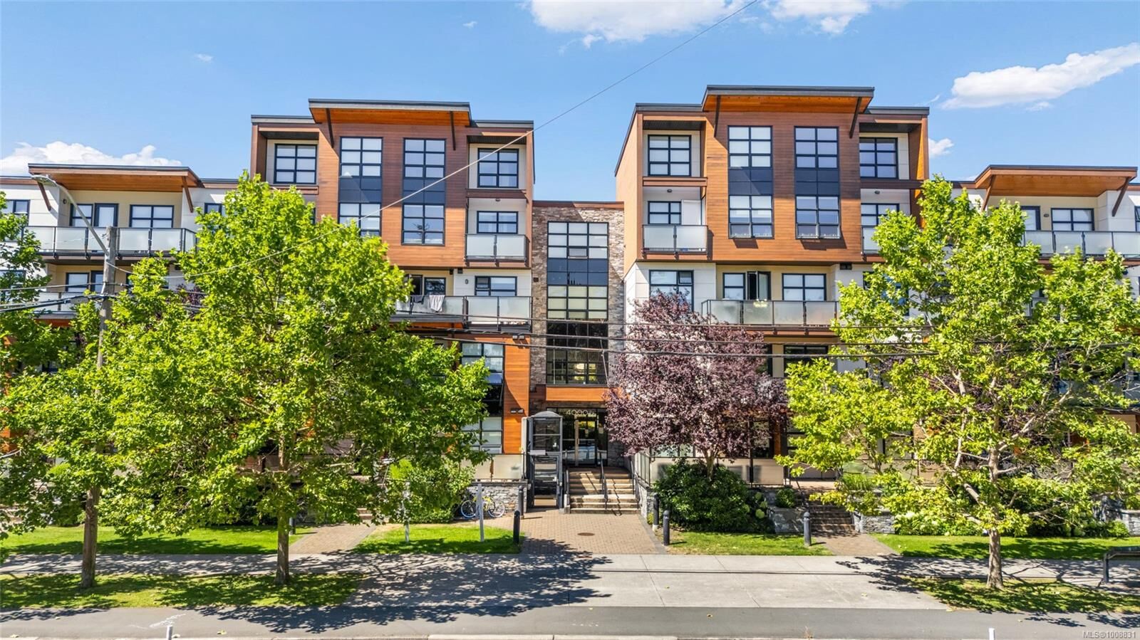Property Photo: 4000 Shelbourne St 413 BC V8N 3E4