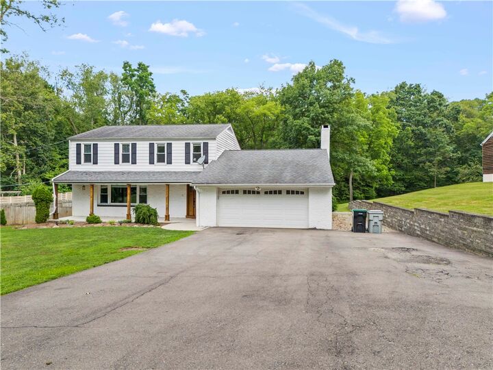 Property Photo:  209 Robinhood Ln  PA 15317 