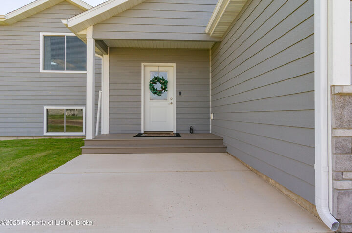 Property Photo: 2119 Wahl Street ND 58601