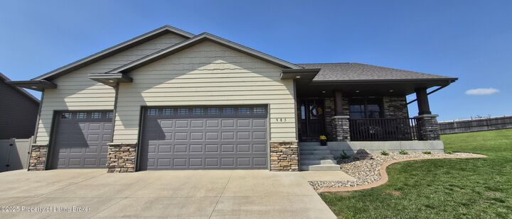 985 Pheasant Run Avenue  Dickinson ND 58601 photo