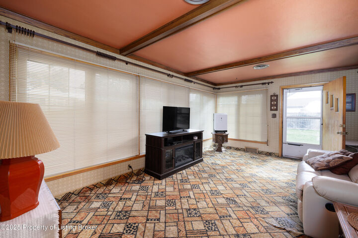 Property Photo: 435 3rd Street W ND 58601