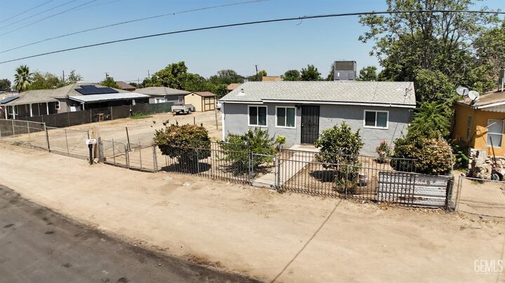 Property Photo: 4916 Sammons Avenue CA 93307