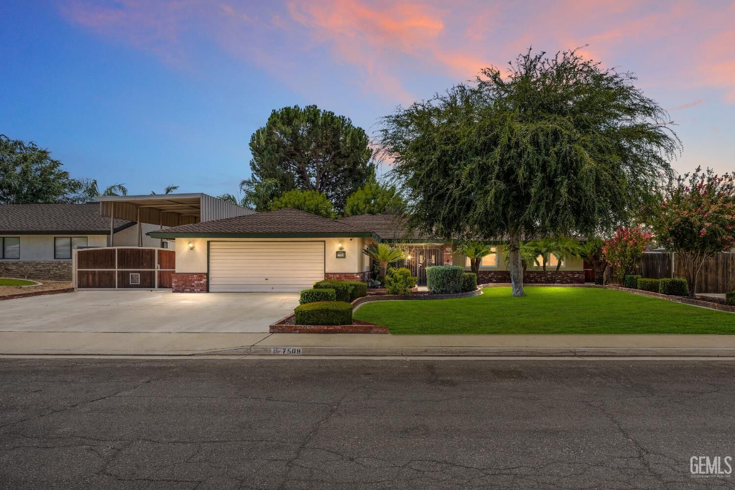 Property Photo: 7509 Terry John Avenue CA 93308