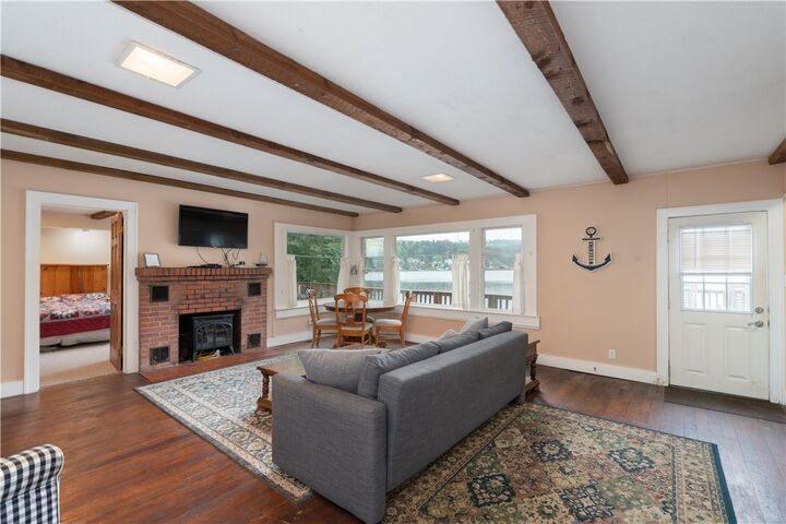 Property Photo:  81 Lindenwood Drive  NY 14572 