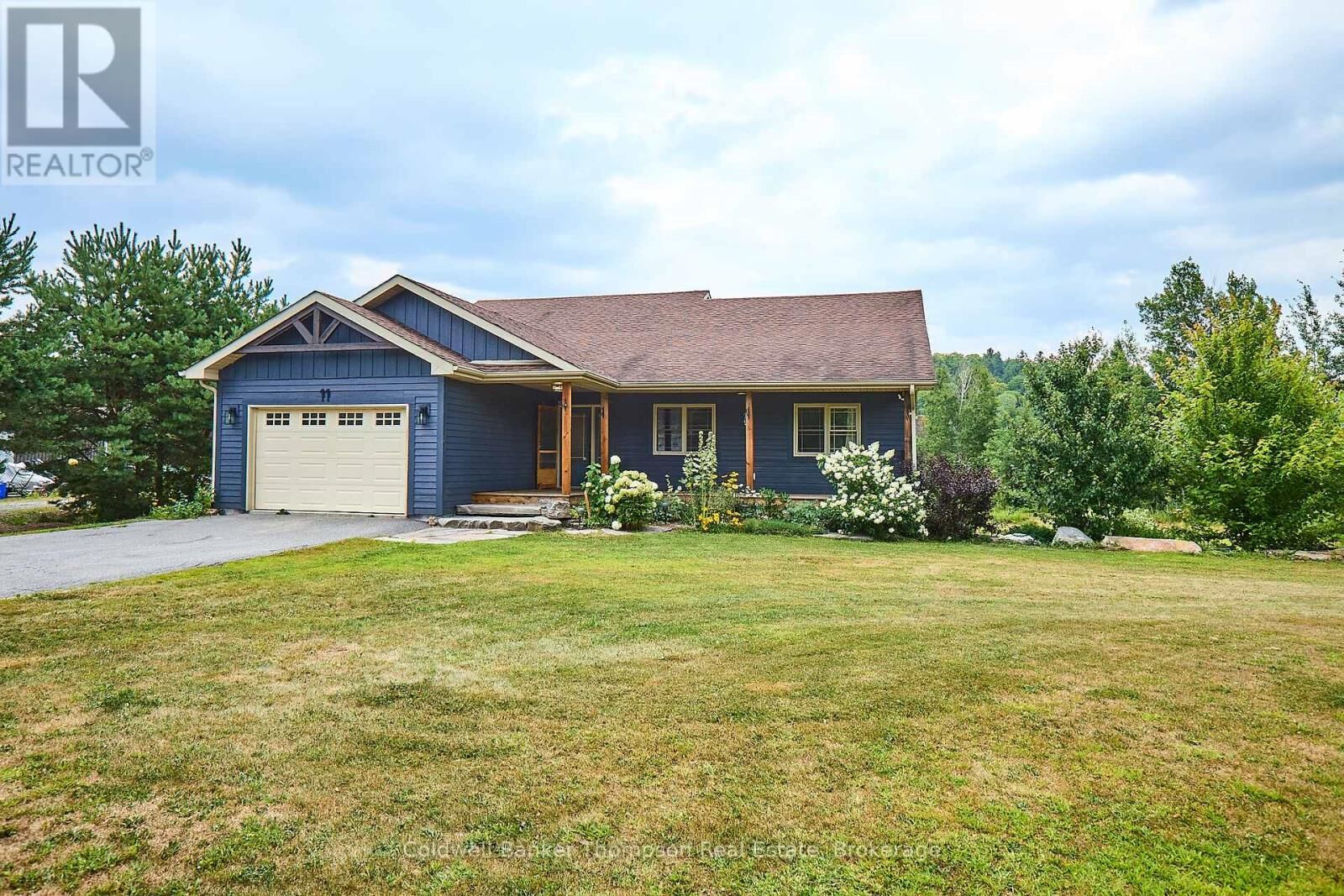 Property Photo: 11 Thomas Crescent ON P1H 2M3