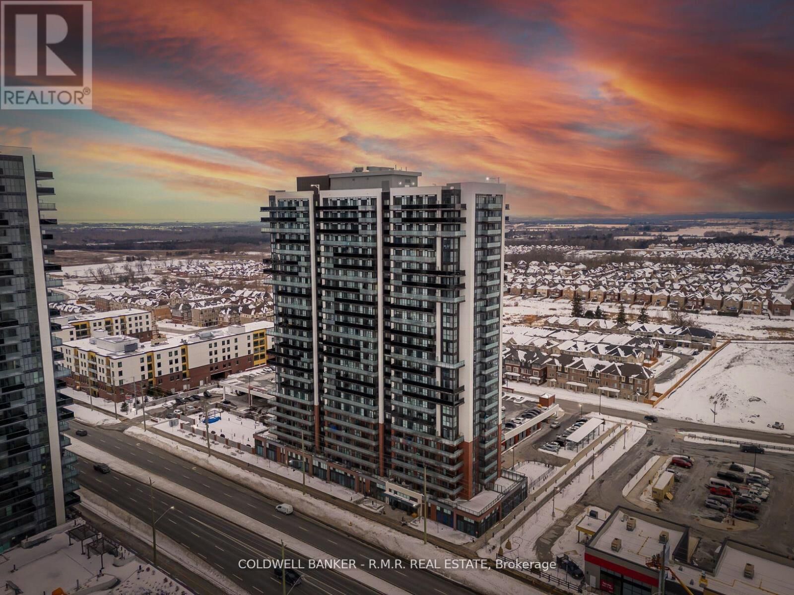 Property Photo:  2550 Simcoe Street North 1704  ON L1L 0K7
