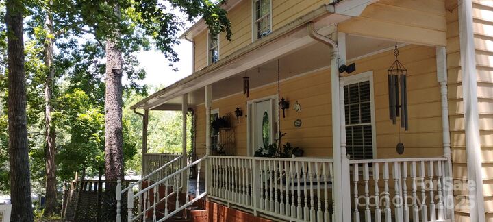 Property Photo: 7144 Chapparall Drive NC 28215