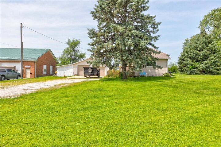 Property Photo:  631 West Street  IA 50130 