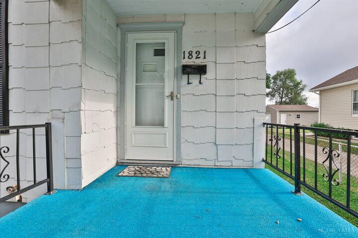 Property Photo: 1821 Clarendon Avenue OH 45042