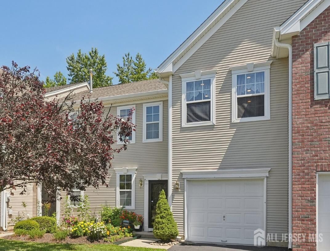 Property Photo:  7 Leed Court  NJ 08550 