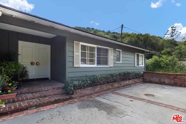 Property Photo:  3480 Mandeville Canyon Rd  CA 90049 