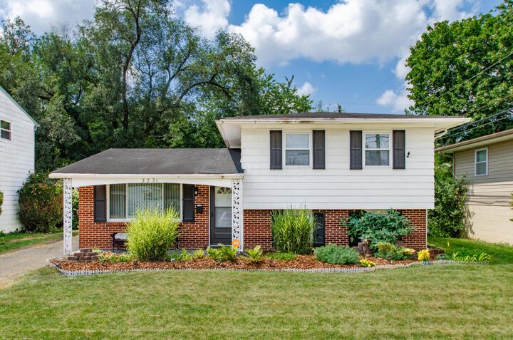 Property Photo:  3231 Bluefield Drive  OH 43207 