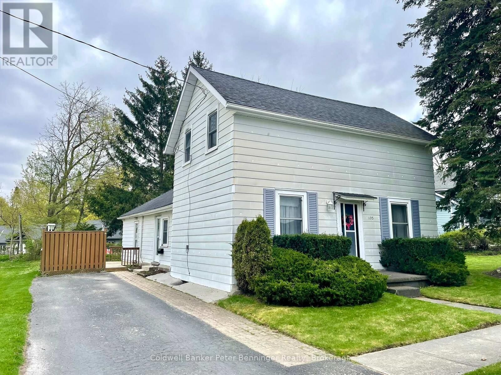 Property Photo: 105 McGivern Street West ON N0G 2V0