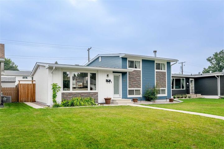 Property Photo:  38 Addison Crescent  MB R3K 1P5 