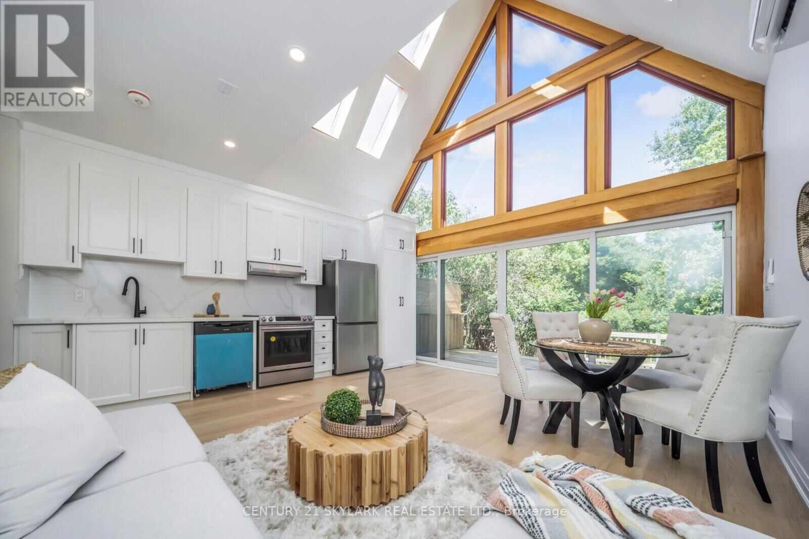Property Photo: 9 Berry Creek Drive Unit 2 ON M9W 4A1