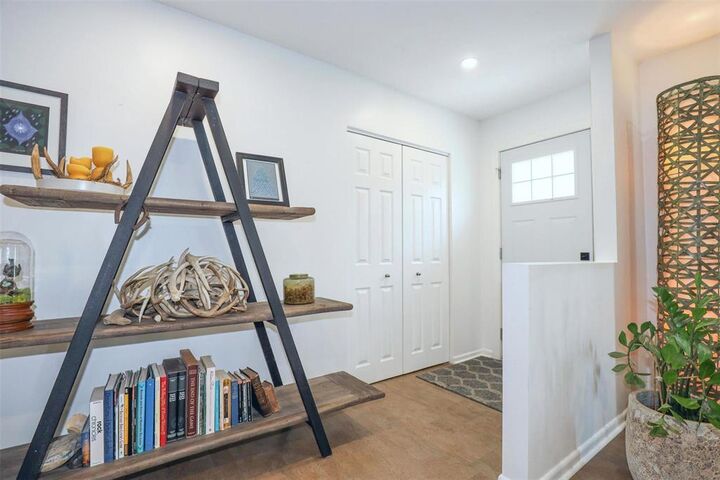 565 Buckingham Road  Winnipeg MB R3R 1B9 photo