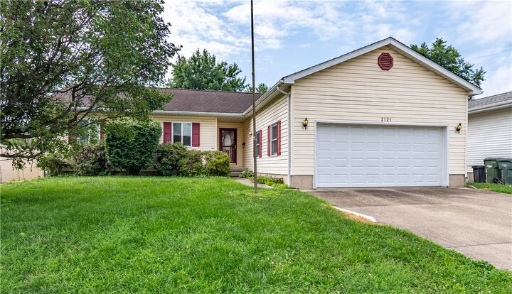 2121 Barding Avenue  Decatur IL 62526 photo