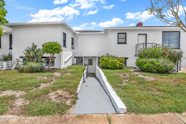 Property Photo: 500 Lenox Avenue FL 32118