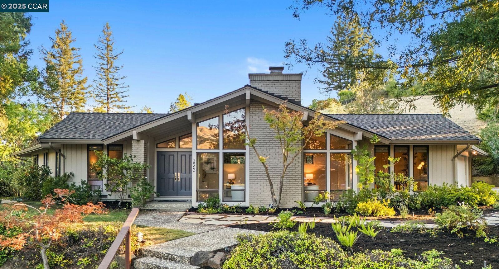 Property Photo:  225 Vagabond Ct  CA 94507 