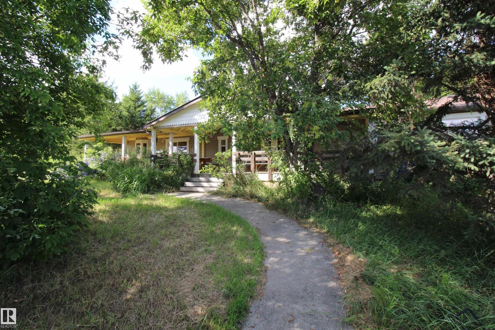 Property Photo: 6305 Twp Road 552 AB T0E 2A0