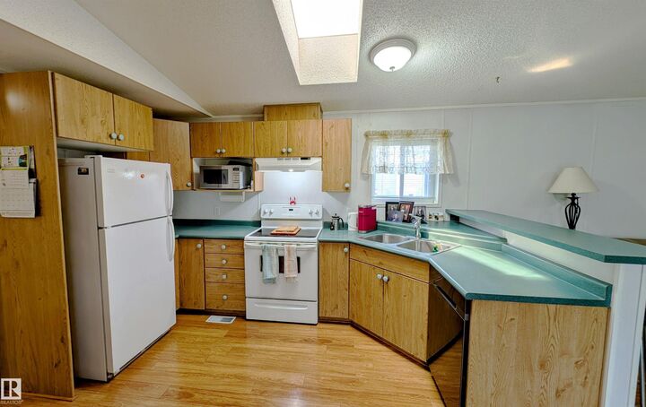 Property Photo:  1540 Jubilee Wynd  AB T8H 1V2 