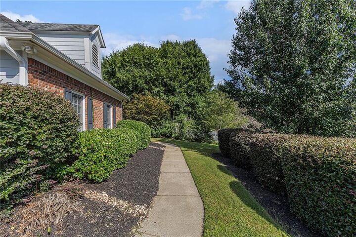 Property Photo:  