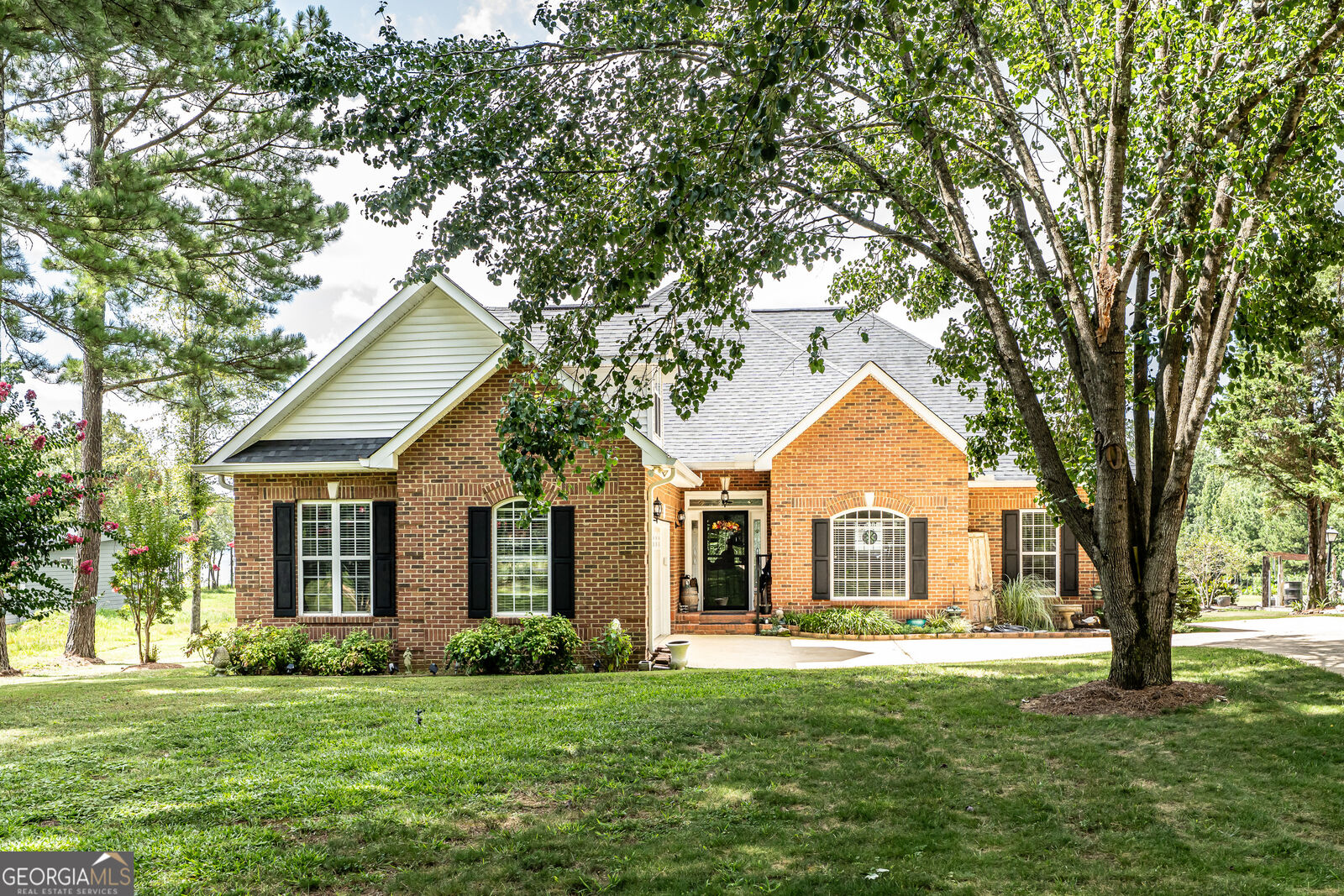 Property Photo: 1590 County Road 136 AL 35959