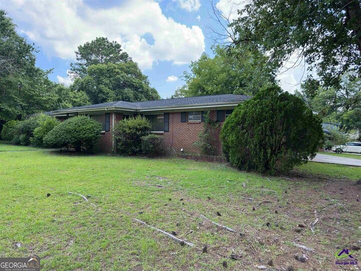 Property Photo:  501 Pinecrest Drive  GA 31093 