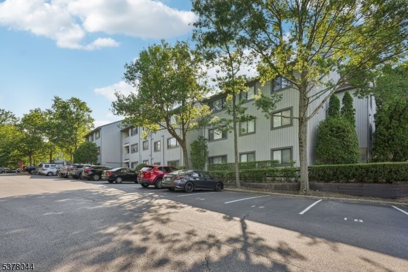 Property Photo:  312 Cypress Ct  NJ 07446 