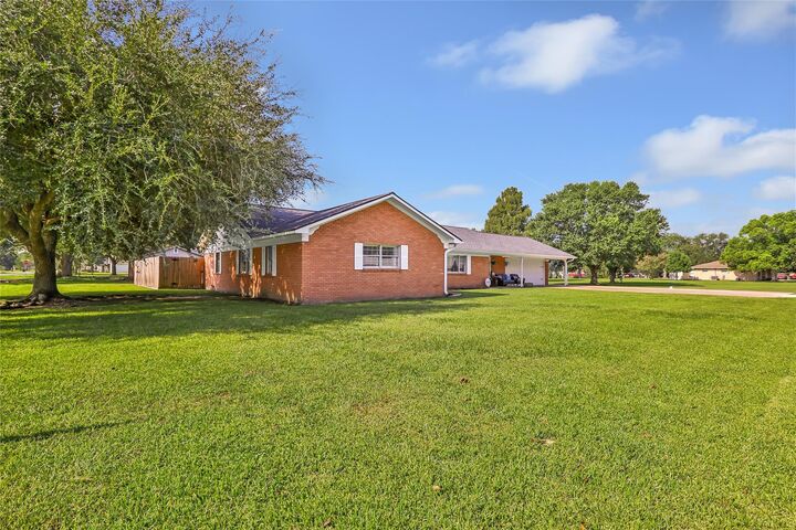 106 Lynn Street  Anahuac TX 77514 photo